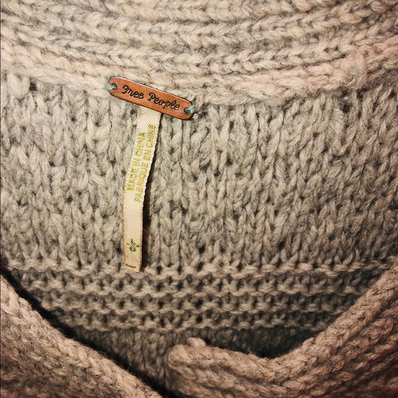 Free people vest.... fit like a medium - Picture 2 of 2